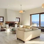 Welcoming With Pool & Views! - Mirella Dagnente