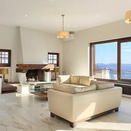 Welcoming With Pool & Views! - Mirella Dagnente