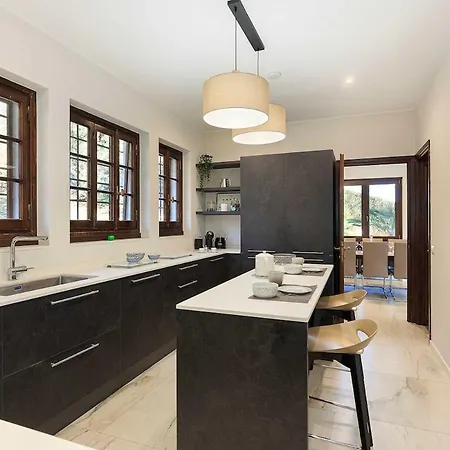Welcoming With Pool & Views! - Mirella Villa