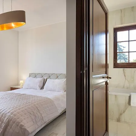 Villa Welcoming With Pool & Views! - Mirella Dagnente
