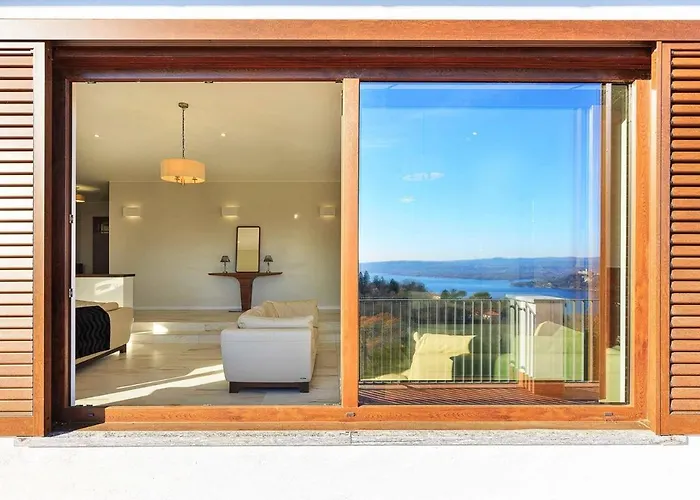 Villa Welcoming With Pool & Views! - Mirella