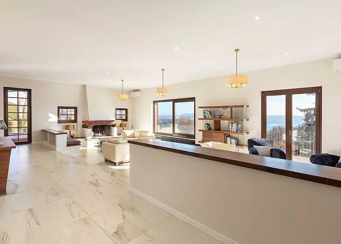 Villa Welcoming With Pool & Views! - Mirella Dagnente
