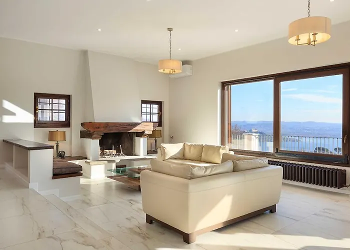 Welcoming With Pool & Views! - Mirella Dagnente